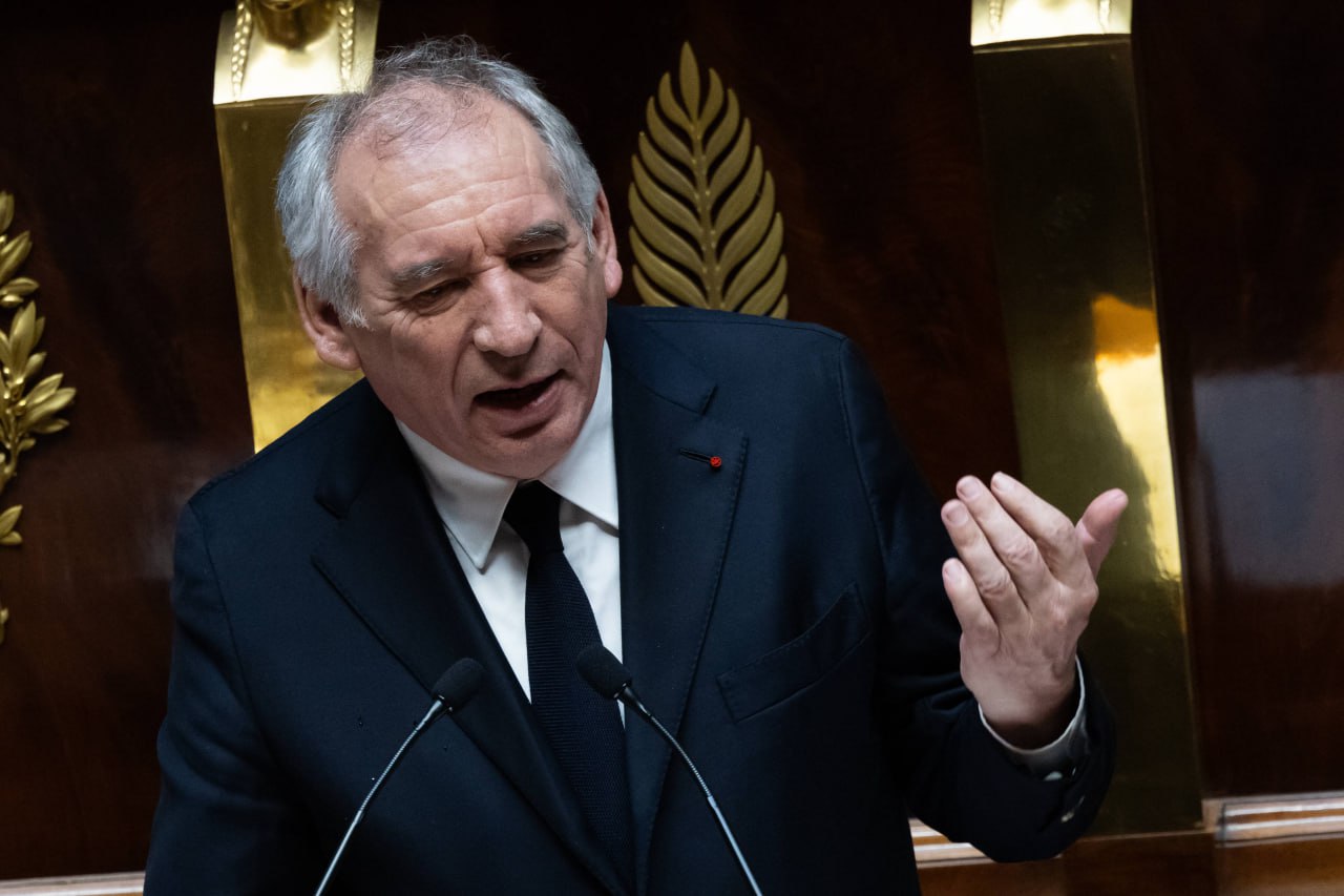 Премьер Франции назвал чёрным днём заключение сделки между ЕС и США По словам Франсуа Байру, альянс пошёл на подчинение Соединённым Штатам. Изначально сообщество было создано для защиты собственных ценностей и интересов, отметил французский премьер-министр на своей странице в соцсети Х. Подпишись на «Говорит Москва»