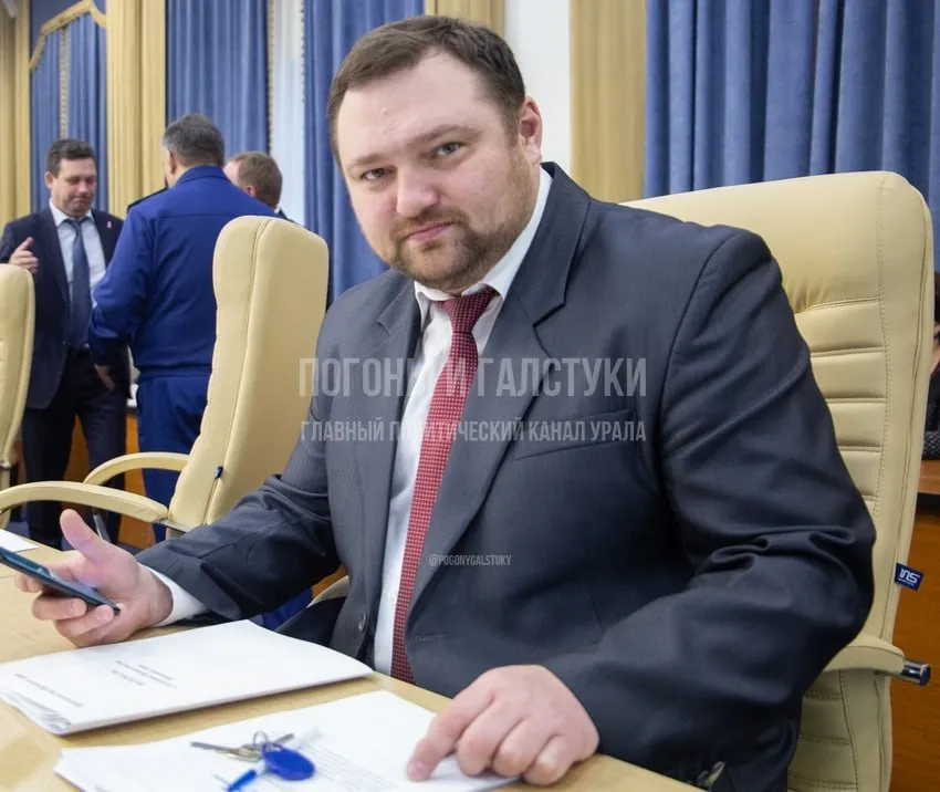 Пермский вице премьер официально стал мэром Бывший зампред по развитию территорий Александр Борисов единогласно избран главой Краснокамскоо округа Борисов уже руководил муниципалитетом Губахой Был депутатом заксобрания министром Его блок был расформирован во время формирования нового правительства осенью 2025 года Борисов сменил мэра художника Быкариза которого уволили по требованию прокуратуры Главный политический канал Урала Мы в МАХ