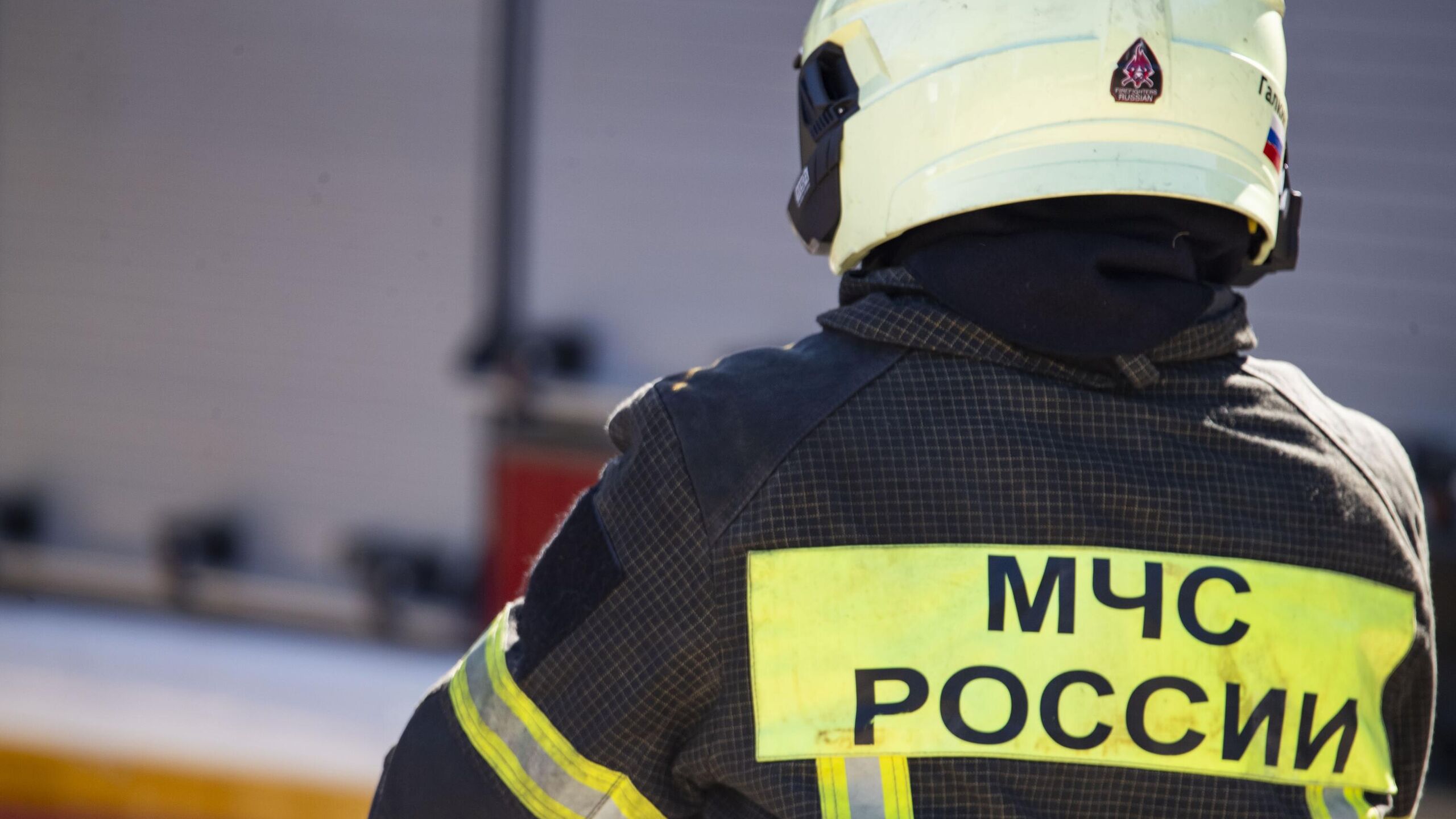 Семь человек, в том числе четверо детей, оказались в воде на реке после столкновения моторной лодки с буксиром-толкачом в Удмуртии и получили переохлаждение, сообщает ГУ МЧС по региону.