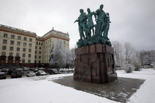 Физический факультет МГУ ввёл срочные противоэпидемические меры и перешёл на дистанционное обучение до 23 ноября    Подпишись на «Говорит Москва»