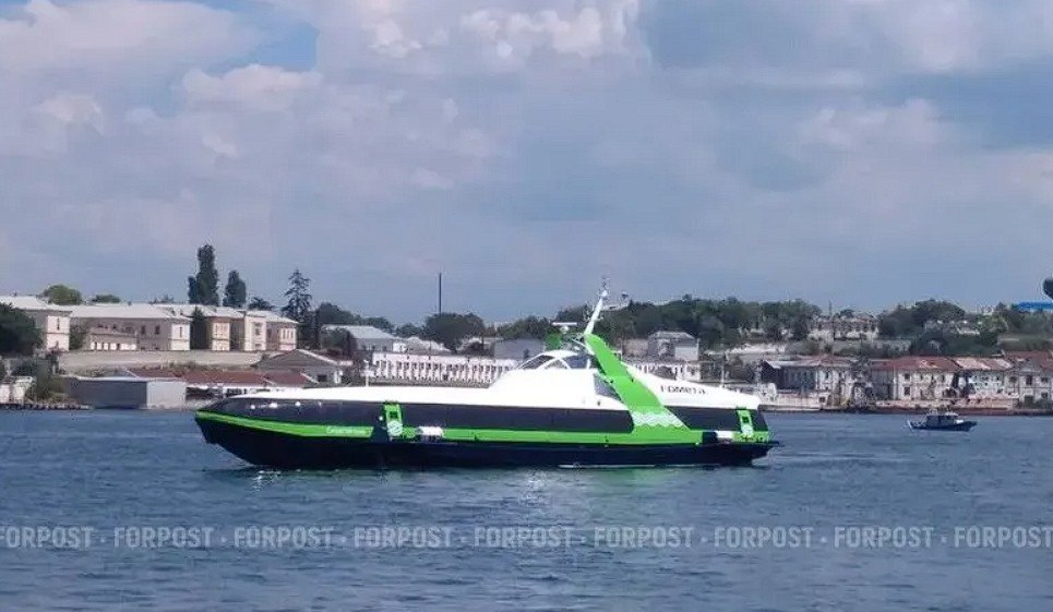 Между Севастополем и Сочи начнут курсировать скоростные Кометы Уже летом 2026 года маршрут станет регулярным Ожидается что за один сезон современные теплоходы смогут перевезти около 200 000 пассажиров Ждем ForPost ForPost в MAX