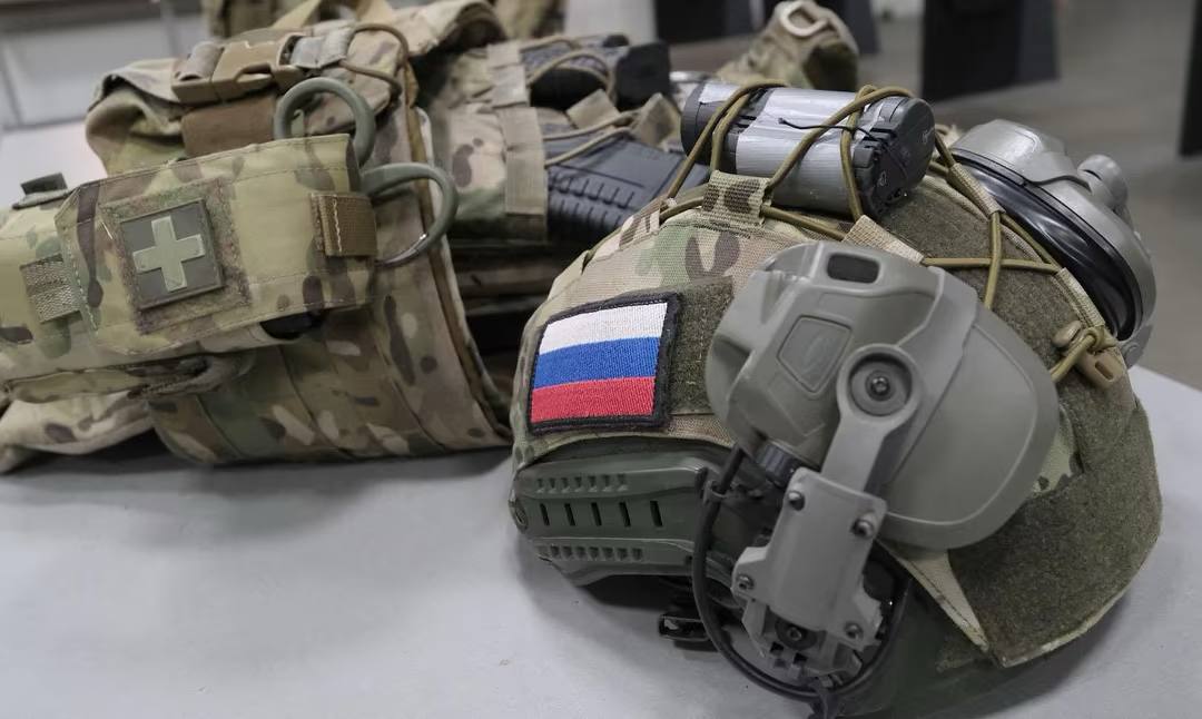 Участники проекта Герои Ставрополья сдают экзамен Участники кадрового проекта Герои Ставрополья проходят экзамен по второму учебному модулю В состав экзаменационной комиссии входят представители РАНХиГС и краевого правительства которые оценивают степень усвоения знаний Об этом сообщил губернатор Владимир Владимиров в своём телеграм канале Экзамен посвящён вопросам экономики в государственном управлении В рамках модуля рассматриваются основы финансового анализа цифровая экономика бюджетное планирование межбюджетные отношения инструменты региональной экономической политики и меры поддержки инвестиций Полученные знания участники смогут применять в работе в органах власти и муниципалитетах края Преподаватели Ставропольского филиала РАНХиГС отмечают высокий уровень мотивации и ответственности у слушателей а также их стремление к профессиональному развитию