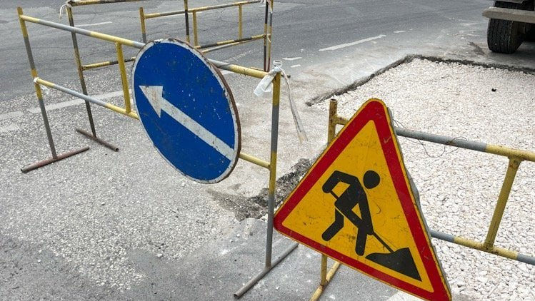 Движение на улице Каля Орхеюлуй  между улицами Петрикань и Ренаштерий  будет частично ограничено с 11 по 20 августа для проведения дорожных работ.   На шоссе Хынчешть движение будет полностью перекрыто в ночные часы 13-14, 14-15 и 15-16 августа на определённых участках для ремонта. Водителей просят соблюдать дорожные знаки и указания полиции.    Подписаться   Смотреть эфир