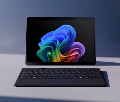 В сеть утекли официальные изображения и спецификации Surface Laptop 13 и Surface Pro 12 Издание WinFuture со ссылкой на собственные источники опубликовало промо-материалы из грядущей официальной презентации грядущих продуктов Microsoft из серии Surface. Мероприятие запланировано на 6 мая текущего года. В его рамках представят два новых гаджета — компактный ноутбук Surface Laptop 13 и планшет Surface Pro 12. Читать далее