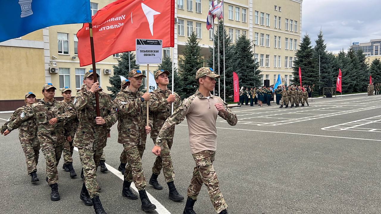 Две команды из Ульяновской области приняли участие в окружном этапе Всероссийской военно-патриотической игры «Зарница 2.0» Она проходила в Оренбурге. Финальный этап игры, проходивший под патронатом полномочного представителя Президента Российской Федерации Игоря Комарова, собрал 280 юношей из 14 субъектов ПФО. Ульяновскую область представляли отряд «Кадеты Майна» из средней школы №2 р.п. Новая Майна Мелекесского района и отряд «Союз» из Ульяновского колледжа градостроительства и права, Колледжа государственной и муниципальной службы и Ульяновского педагогического колледжа. Ульяновские ребята достойно представили регион. Так, например, в состязаниях командиров, медиков, операторов БПЛА и в дисциплине «Выживание в экстремальных условиях» отряд «Союз» вошёл в тройку призёров, что позволило ему занять второе место в индивидуальных состязаниях, а по итогам всех игр наши студенты замкнули шестёрку лучших команд. Юнармейцы из отряда «Кадеты Майна» стали вторыми в конкурсе «Состязание операторов БПЛА».