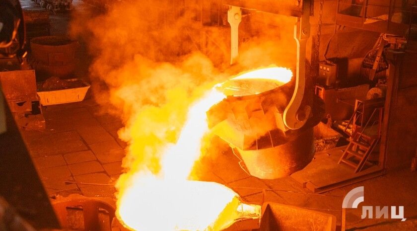 Выплаты пострадавшим на производстве в ЛНР с 2026 года будут назначаться по документам РФ Жители ЛНР, пострадавшие на производстве, с 1 января 2026 года смогут получать выплаты только при наличии документов российского образца. Об этом ЛИЦ сообщило Отделение Социального фонда России СФР по ЛНР. «Документы, которые подтверждают степень потери профессиональной трудоспособности и нуждаемость в помощи, выданные до 1 марта 2023 года в ДНР, ЛНР, Запорожской и Херсонской областях или на Украине, перестанут действовать 31 декабря 2025 года. С нового года будут нужны документы российского образца», — рассказали в ведомстве. Там отметили, что для замены старых документов необходимо пройти медико-социальную экспертизу до конца текущего года. Направление можно получить в медицинском учреждении. Также необходимо обратиться ... Подробнее>>>