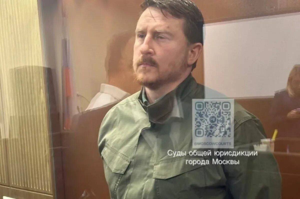 У бывшего мэра Сочи Алексея Копайгородского и его жены изъяли ценности по делу о взятках При обысках у них нашли 62 миллиона рублей десятки тысяч долларов и евро а также коллекцию часов где некоторые экземпляры стоят как однушка в Москве Ещё у них обнаружили дорогую коллекцию вин общей стоимостью на 7 5 миллионов рублей Супруга Копайгородского заявила что это были подарки полученные ею до замужества SOCHI TODAY в MAX