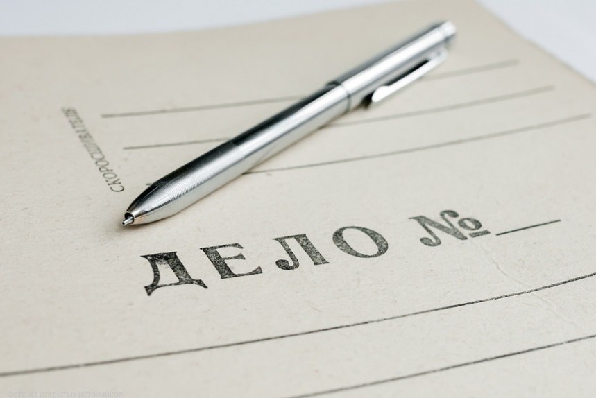 В Псковский городской суд поступило уголовное дело в отношении уроженки г Пскова по обвинению в совершении преступления предусмотренного ч 5 ст 291 УК РФ дача взятки должностному лицу лично в особо крупном размере за совершение заведомо незаконных действий По версии следственного органа обвиняемая действующая в интересах фактически возглавляемого ею ООО СДМПроект в 2022 году передала занимающему на тот момент должность начальника УГХ Администрации города Пскова автомобиль марки EXEED стоимостью более 5 миллионов рублей за совершение им действий по своевременному и беспрепятственному принятию работ являющихся предметом заключенных муниципальных контрактов По уголовному делу на 19 декабря 2025 назначено предварительное слушание Присоединяйтесь к нам в МАХе