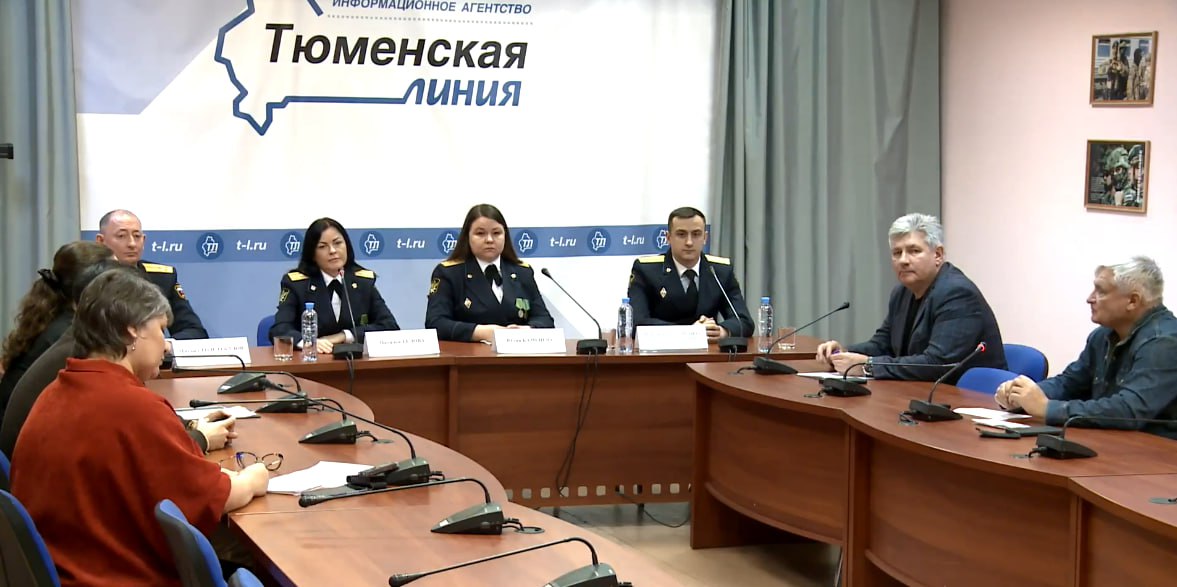 Тюменским участникам СВО списали кредиты на сумму более 500 млн рублей Участникам спецоперации из Тюменской области которые заключили контракт с Минобороны РФ после 1 декабря 2024 года могут закрыть задолженности не более 10 млн рублей потребительские кредиты ипотеки микрозаймы автокредиты Судебное решение о взыскании кредиторской задолженности должно быть вступившим в законную силу до этой даты Как отметила начальник отдела организационно контрольной работы Управления Федеральной службы судебных приставов по Тюменской области Наталья Белова во время пресс конференции в пресс центре информационного агентства Тюменская линия в 2025 году прекращено более 5 000 исполнительных производств по кредиторской задолженности Мера позволяет списать долги не только военнослужащего но и его супруги Напомним в Тюменской области по 30 ноября действует самая большая выплата в стране подписавшим контракт с Минобороны РФ 3 400 000 рублей Подробнее здесь Скриншот трансляции пресс конференции