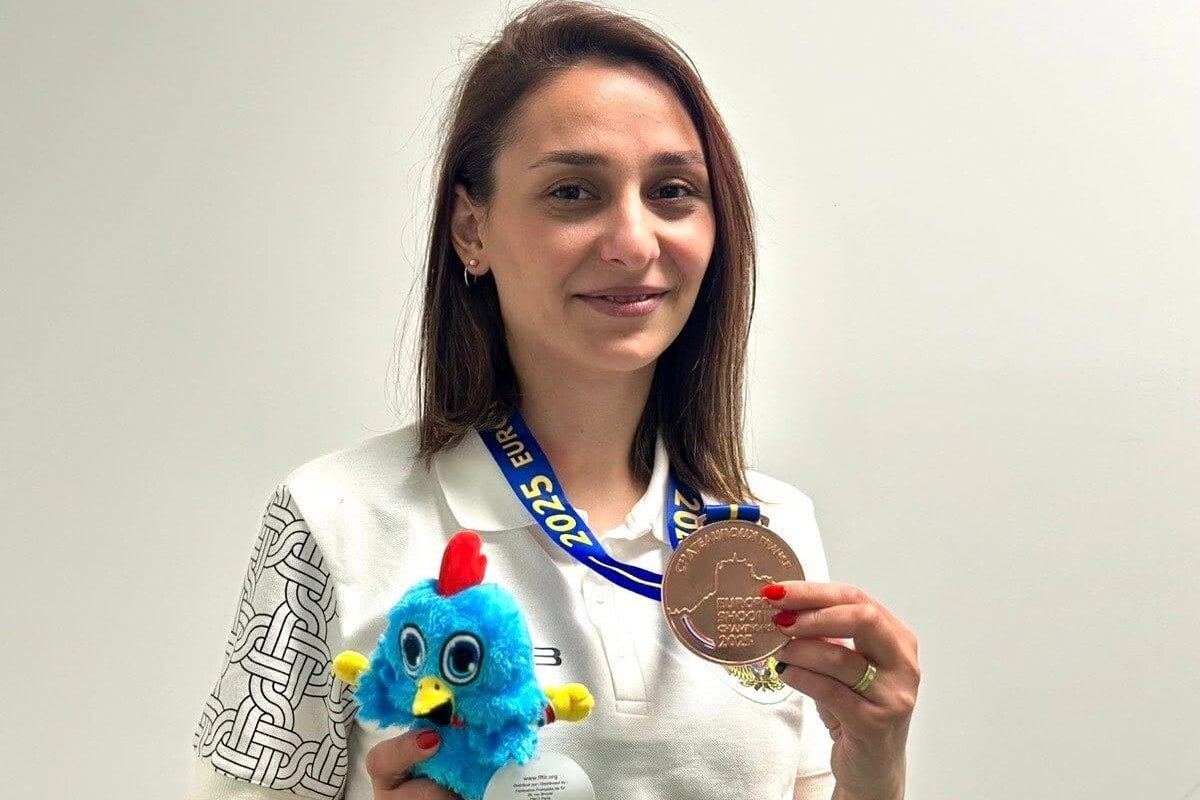 Лилит Мкртчян завоевала очередную медаль для Армении на Чемпионате Европы по стрельбе во Франции. Армянская спортсменка стала бронзовым призером в индивидуальных соревнованиях по стрельбе на 50 метров по бегущей мишени среди женщин.