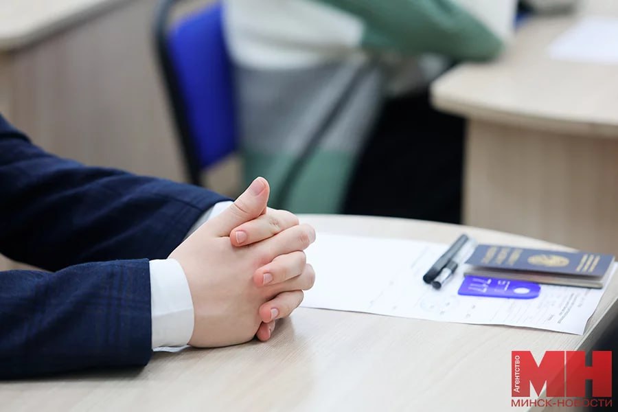 Сертификаты ЦТ начнут выдавать в Беларуси сегодня.  Забрать документ можно в пункте, где абитуриент сдавал испытание по предмету.   При себе необходимо иметь документ, удостоверяющий личность, документ об образовании  аттестат об общем среднем образовании, или диплом о профессионально-техническом образовании, или диплом о среднем специальном образовании , а также пропуск с отметкой «Тестирование прошел», последний изымается.   «Минск-Новости» MINSKNEWS.BY Telegram Viber FB  VK Inst TikTok  YouTube