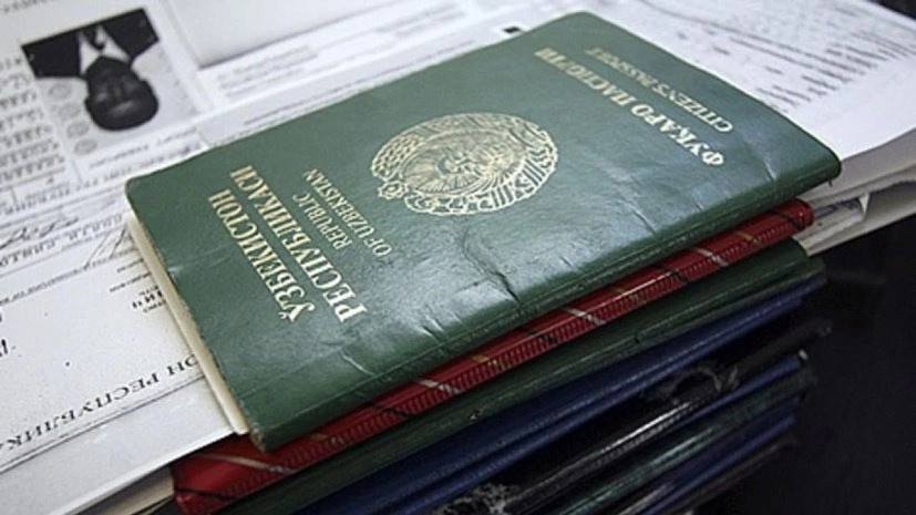 Две челябинки придумали и реализовали схему по легализации иностранцев  На Южном Урале пресекли деятельность преступной группы, участницы которой организовали канал незаконной миграции, сообщает пресс-служба УФСБ по Челябинской области.  Подозреваемые — две жительницы Челябинска, которые за денежное вознаграждение заключали с иностранцами фиктивные трудовые договоры, а затем передавали эти документы в миграционные органы для легализации и незаконного продления сроков пребывания зарубежных гостей в России.  В отношении женщин возбуждено уголовное дело по пункту «а» части 2 статьи 322.1 УК РФ  организация незаконной миграции группой лиц по предварительному сговору . Проводятся следственные действия по закреплению доказательной базы, устанавливается их причастность к аналогичным преступлениям.