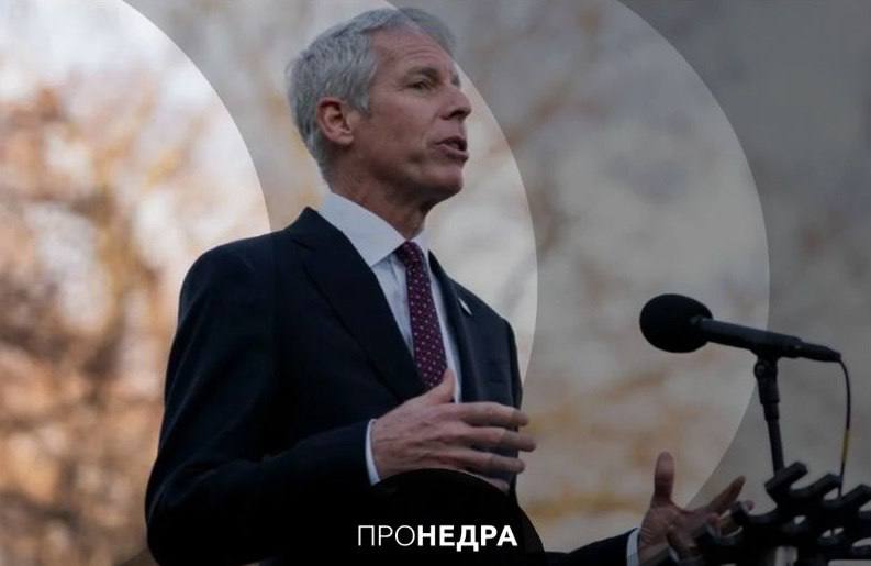 США угрожают «реальной возможностью» вторичных санкций против России Введение вторичных санкций против стран, закупающих российские энергоносители, - «вполне реальная возможность», несмотря на сомнения рынка в серьезности соответствующих намерений администрации американского президента Дональда Трампа, заявил министр энергетики США Крис Райт. На прошлой неделе Трамп заявил, что если в течение 50 дней не будет достигнуто соглашение о прекращении огня между Москвой и Киевом, то США введут 100 % пошлины на товары из России и вторичные санкции против стран, закупающих российскую нефть. Пронедра/Подписывайся