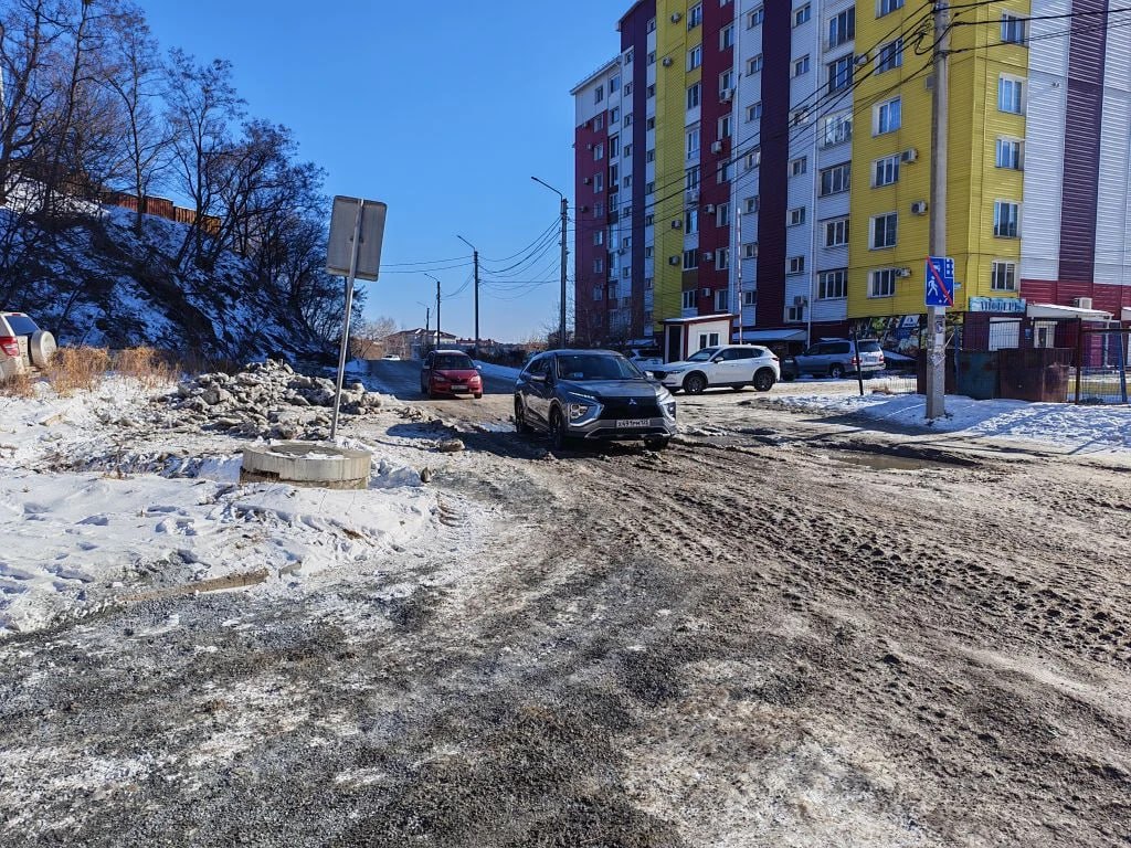 Внимание проезд открыт Проезд по Бульвару Энтузиастов полностью восстановлен Ограничения введённые 4 января 2026 года на участке у домов 12 корп 3 и 14 сняты   Администрация находки в МАХ