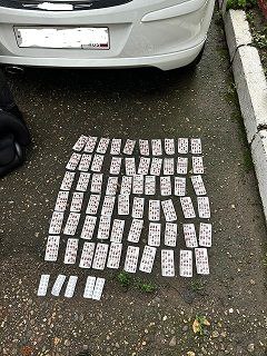 840 капсул прегабалина и 50 таблеток трамадола изъяли полицейские в Усть-Лабинске Стражи порядка совместно с Росгвардией задержали 36-летнего местного жителя, подозреваемого в незаконном обороте сильнодействующих веществ. В багажнике его автомобиля полицейские обнаружили и изъяли 840 капсул прегабалина и 50 таблеток трамадола, предназначенных для сбыта. Возбуждено уголовное дело по ч. 3 ст. 30 ч. 2 ст. 234 УК РФ незаконный оборот сильнодействующих или ядовитых веществ в целях сбыта . Наркодилер заключен под стражу. Поддержать наш канал Полиция Кубани