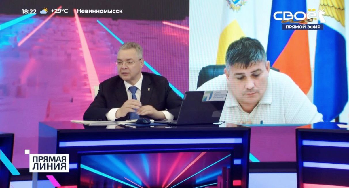 По поручению губернатора в Ессентуках внедрят в практику ремонт дачных дорог Во время прямой линии губернатора Ставрополья Владимира Владимирова поступил вопрос из Ессентуков от супруги участника СВО Натальи Георгиевны с просьбой о ремонте дорог в дачном поселке Мичуринец, входящим в городскую агломерацию Ессентуков. Глава региона поручил краевому Миндору проработать вопрос об организации дорожного движения в дачном посёлке с учётом его ландшафтных особенностей, ширины дороги и включить в краевую программу. Жительница Мичуринца рассказала, что на 10-ом проезде посёлка,где живёт она и её семья, проживают ещё 10 семей бойцов, два героя, к сожалению, погибли, поэтому дорога социальна значима. Глава региона сообщил ессентучанке, что краевые ведомства и администрация курорта согласуют и выполнят все кадастровые, сметные работы для включения в программу. «Ваш опыт распространим и на другие дачные поселки, если будет потребность у ставропольцев», – сказал Владимир Владимиров.
