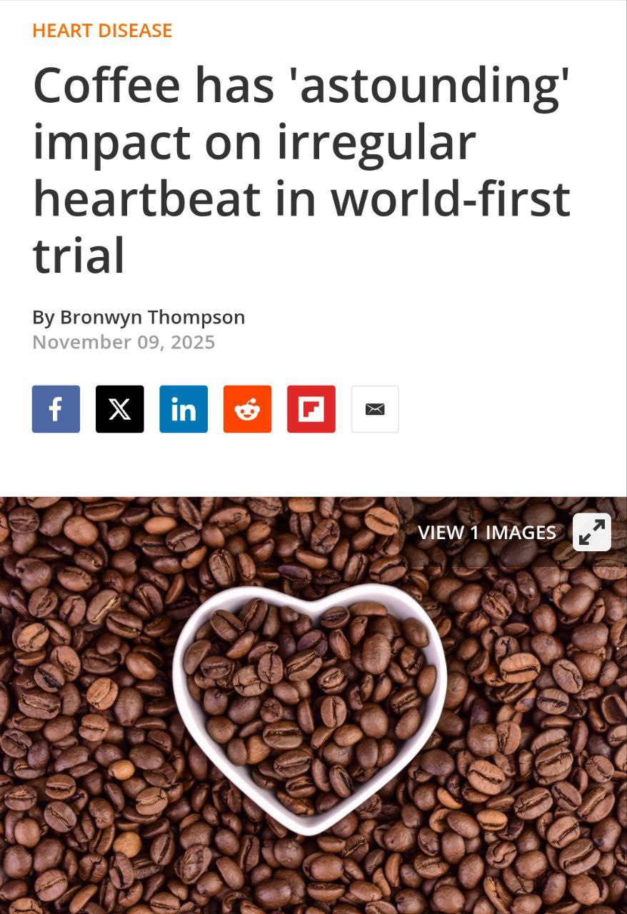 Чашка эспрессо ежедневно защищает сердце от инсульта и сердечной недостаточности а врачи десятилетиями запрещали кофе именно при этих диагнозах Первое в мире исследование DECAF перевернуло кардиологию кофеин снижает риск аритмии на 40 а не провоцирует ее 200 человек наблюдали полгода у любителей кофе аритмия возвращалась на 20 реже чем у отказавшихся Защищает напиток особенно тех у кого проблемы с сердцем уже есть Главное пить утром это снижает риск смерти от сердечных болезней на 31 а вечерний кофе дает ноль эффекта Выходит правы были не врачи а бариста