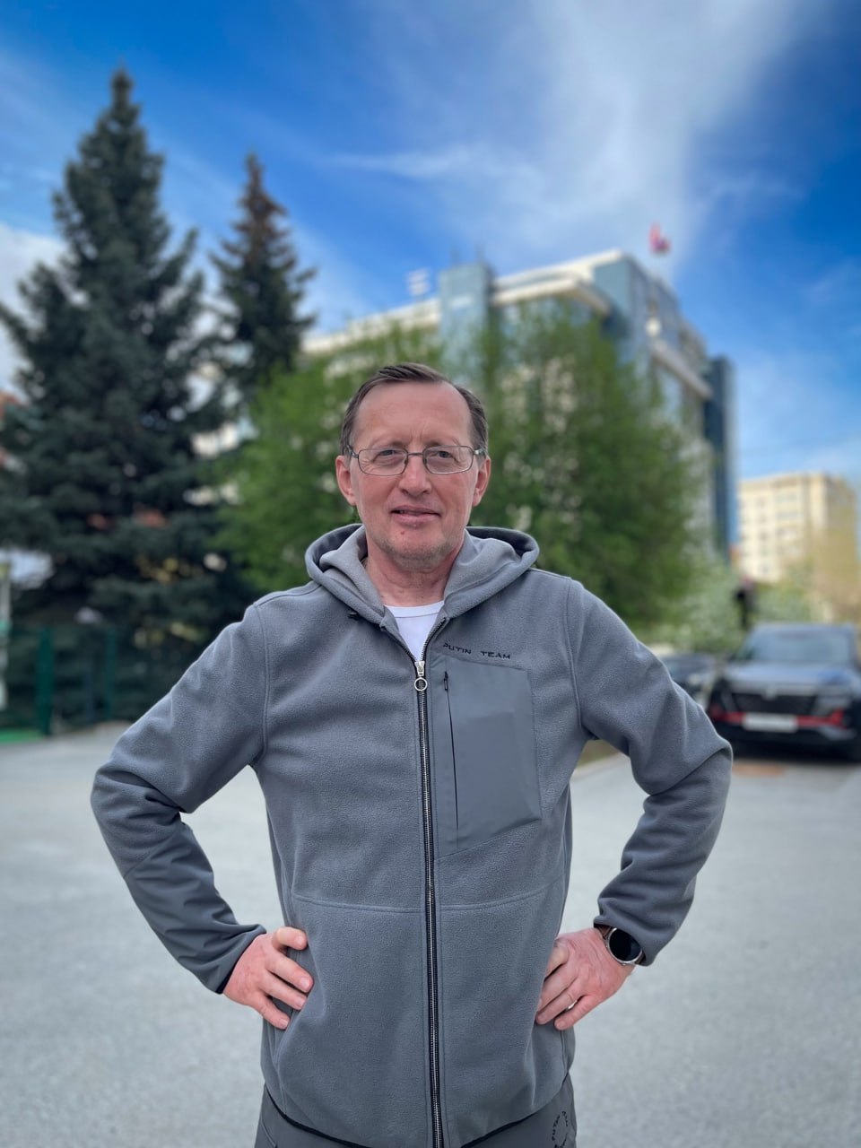 Экс-замгубернатора Павел Креков переезжает работать в другой регион «Я завершаю свою работу в Свердловской области. Пишу об этом с большим сожалением и благодарю судьбу за те 13 лет, которые я отдал этому региону», — написал он на своей странице ВКонтакте. Новое место работы и должность он пока не уточнил. Но опубликовал пост с фотографиями и подписью «Здравствуй, Тюмень!»