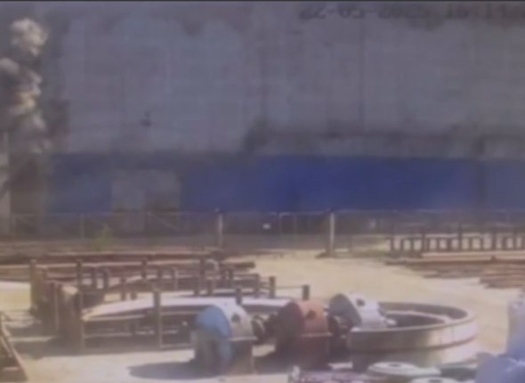 Появилось видео с места разрыва резервуара с угольной пылью на ТЭЦ-9 Ангарске В результате случившегося пострадала машинист-обходчик ВИДЕО Читать подробнее на сайте...