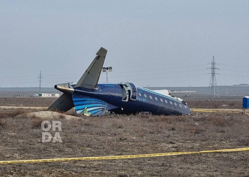 Расследование крушения борта AZAL под Актау: ИКАО высоко оценила работу Казахстана  Вице-премьер Канат Бозумбаев встретился с директором Европейского и Североатлантического бюро ИКАО Николя Ралло. Об этом сообщили в кабмине.  Бозумбаев подчеркнул, что Казахстан с первых дней нацелен на объективное и всестороннее расследование катастрофы. Ралло в свою очередь похвалил казахстанскую сторону за оперативность в подготовке предварительного отчёта. Он отметил, что важно соблюдать международные авиационные стандарты.  «Хочу отметить Казахстан и всю комиссию по расследованию за усилия, которые позволили завершить этот предварительный отчёт менее чем за полтора месяца после катастрофы. Я призываю вас и дальше соблюдать конвенцию о международной гражданской авиации, пока продолжается расследование», — сказал Николя Ралло.  Бозумбаев поблагодарил ИКАО за поддержку и участие независимого эксперта Тормодура Тормодссона в выяснении причин крушения самолёта.  Напомним, окончательный отчёт о расследовании будет опубликован до конца года.