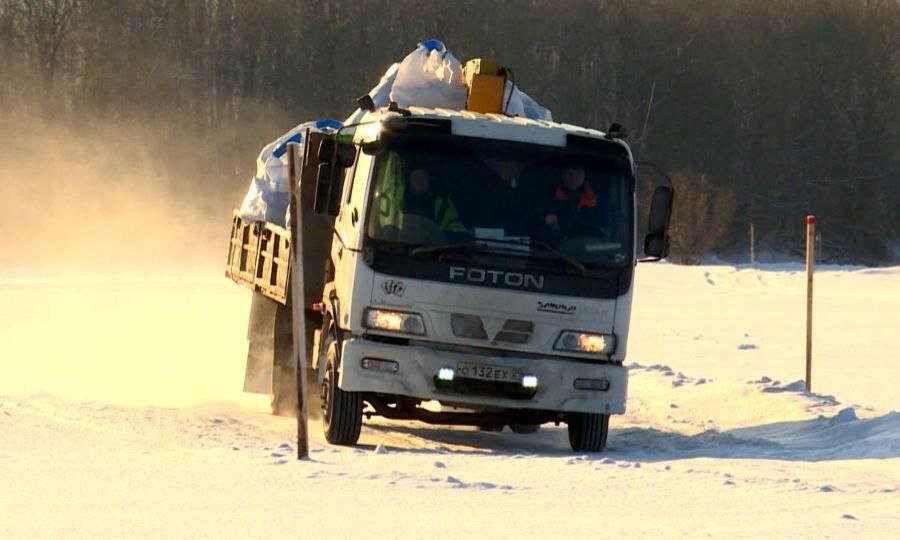 Архангельские острова стали избавляться от мусора  Холодная погода позволила наморозить переправы, и мусоровозы компании «ЭкоИнтегратор» зашли на островные территории. Уже вывезены отходы с Бревенника, сейчас очищают от ТКО Хабарку, на очереди — Кегостров.