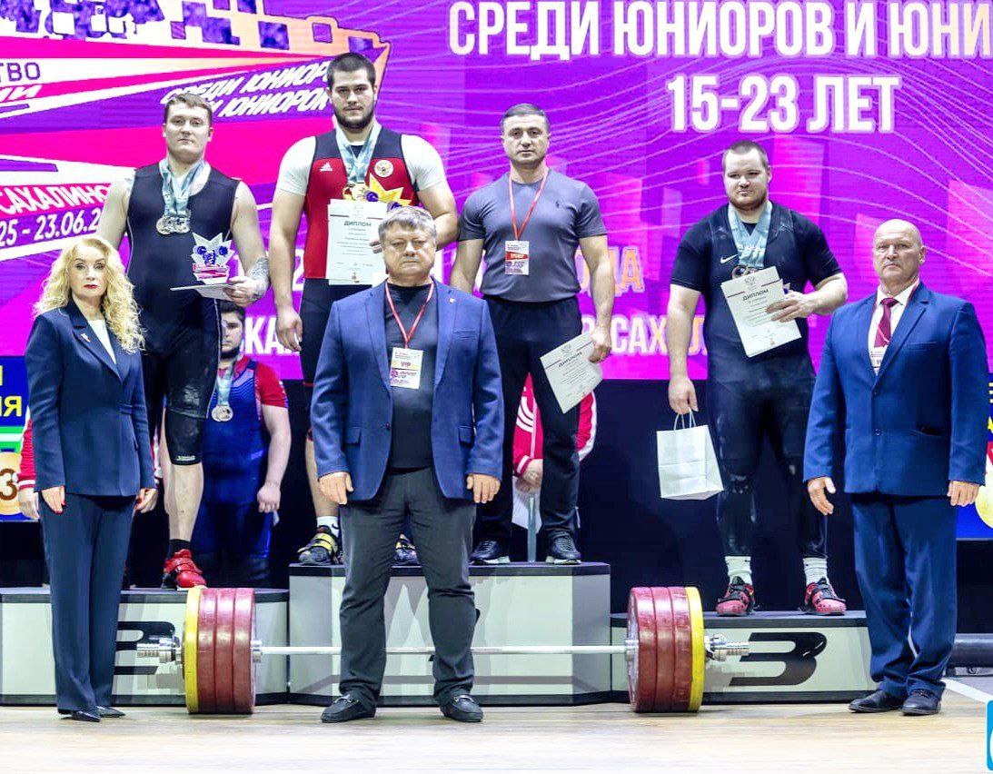 Чемпион России - из Георгиевска Наш спортсмен, член сборной России по тяжёлой атлетике Никита Горбатенко завоевал золото сразу по трем дисциплинам на первенстве России среди молодёжи. "В качестве обладателя титула чемпиона страны Никита завоевал право участия в чемпионате Европы", - сообщил глава округа Андрей Зайцев Ждем новых ярких побед!