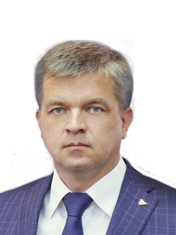 Суд оставил экс-министра промышленности Саратовской области Максима Шихалова под стражей В Саратовском областном суде 5 июня рассмотрели жалобу стороны защиты на продление ареста бывшего гендиректора АО «КБПА» Максима Шихалова. Судья Александра Попова отказала в удовлетворении апелляции. Бывшего главу саратовского минпрома обвиняют в злоупотреблении должностными полномочиями при выполнении гособоронзаказа. Следователи связывают это с арендой дизель-генераторной установки. Якобы Максим Шихалов, будучи гендиректором «КБПА», согласовал ряд документов, позволяющих заключить контракт. При этом аренда для предприятия дизель-генераторной установки ДГУ , с которой и связано уголовное дело, относится к гражданско-правовому договору, но никак не к гособоронзаказу, настаивает сторона защиты. Максим Шихалов, выступая на заседании по видеосвязи, заявил о фальсификации дела. Он отметил, что как гендиректор АО «КБПА» он обеспечивал выполнение гособоронзаказов, для чего было необходимо, чтобы работа велась без простоев. Для предотвращения внештатных ситуаций с отключением электричества была арендована ДГУ. Это позволило предотвратить 148 млн руб. потерь. Фигурант подчеркнул, что в деле нет никаких доказательств, как и не определены потерпевшие. Он считает, что оснований для оставления его под стражей нет, так как скрыться от следствия за границей он не может из-за допуска к гостайне и соответствующему запрету на выезд, так же как и воздействовать на свидетелей по причине их отсутствия в деле. Также промышленник отметил, что за 2,5 месяца ареста его здоровье ухудшилось, но квалифицированную медицинскую помощь он получить в областной туберкулезной больнице № 1 не может. Все эксклюзивы