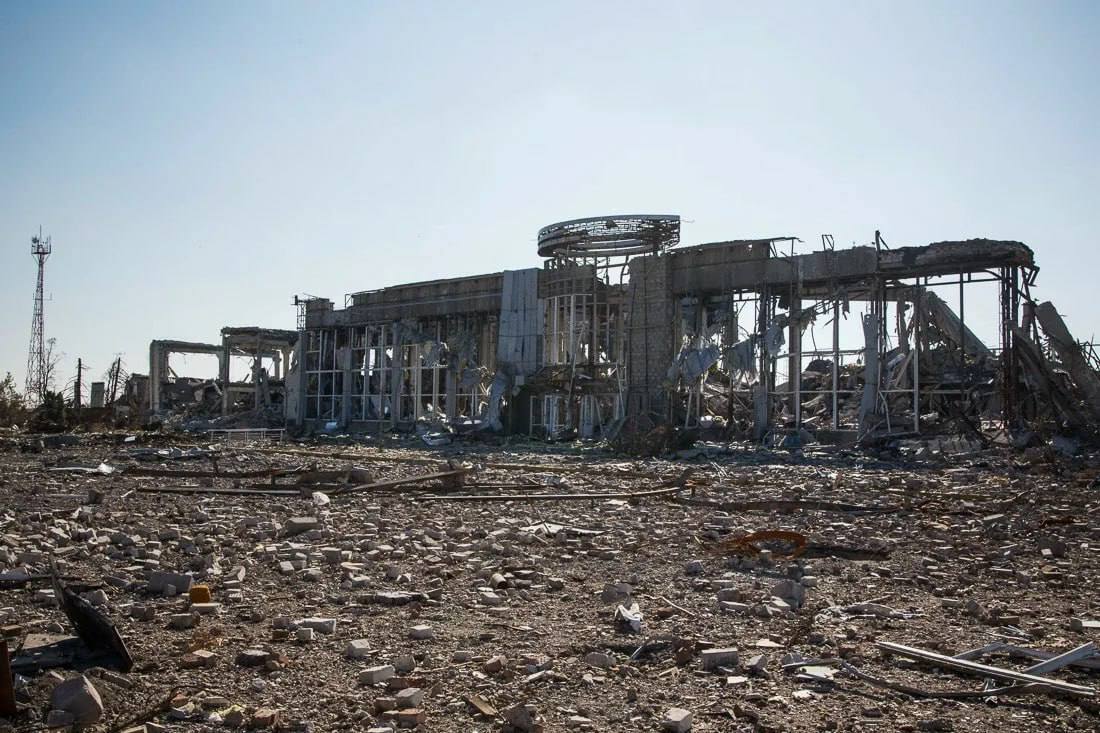 Восстановление луганского аэропорта планируется начать в 2027-м.  В части развития авиасообщения — пока мы в перспективе об этом говорим. Но <…> мы проводим определенные совещания, которые позволяют нам с уверенностью говорить, что в 2027 году уже планируется восстановление луганского аэропорта.  — сообщил глава Минтранса ЛНР Альберт Апшев.  Прислать новость     Подписаться