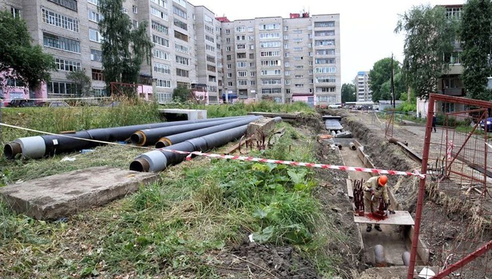В Томске за год заменили лишь 0 5 теплосетей В Томске по итогам 2025 года было заменено всего около двух километров теплотрасс что составляет лишь 0 5 от общей протяженности сетей Как сообщили в компании Тепловые сети общий износ коммуникаций в городе достиг почти 80 Для поддержания сетей в стабильном состоянии ежегодно необходимо перекладывать около 30 километров труб Однако фактически объемы работ в три раза меньше около 10 километров в год Подписаться Регион 70 Прислать новость