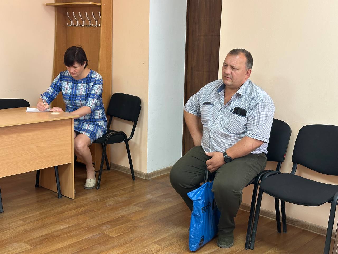 Сегодня Глава городского округа Андрей Рубанцов провел приём граждан по личным вопросам.    На прием поступили обращения по вопросам:     отсутствия водоснабжения на улице Малена;   предоставления жилья ветерану СВО, у которого сгорел дом в результате заземления проводки;  несанкционированной установки участнику СВО оградки на кладбище.    По данным вопросам Глава городского округа дал рекомендации и разъяснения, а профильным службам - в кратчайшие сроки разобраться по поступившим вопросам и принять меры реагирования в соответствии с законодательством Российской Федерации.