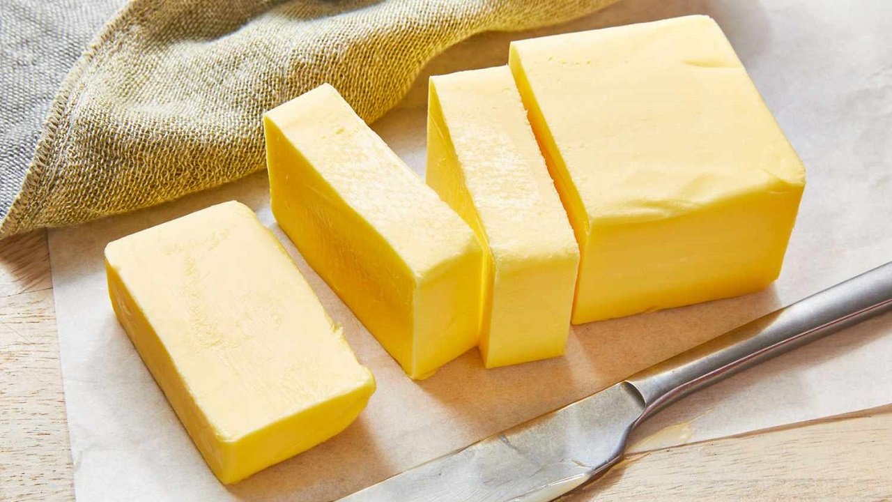 Экспортные цены на белорусское сливочное масло существенно снизили Постановление Министерства сельского хозяйства и продовольствия Беларуси 115 от 30 октября устанавливает новые цены на отдельные виды молочной продукции поставляемой за границу Подробности здесь myfin news