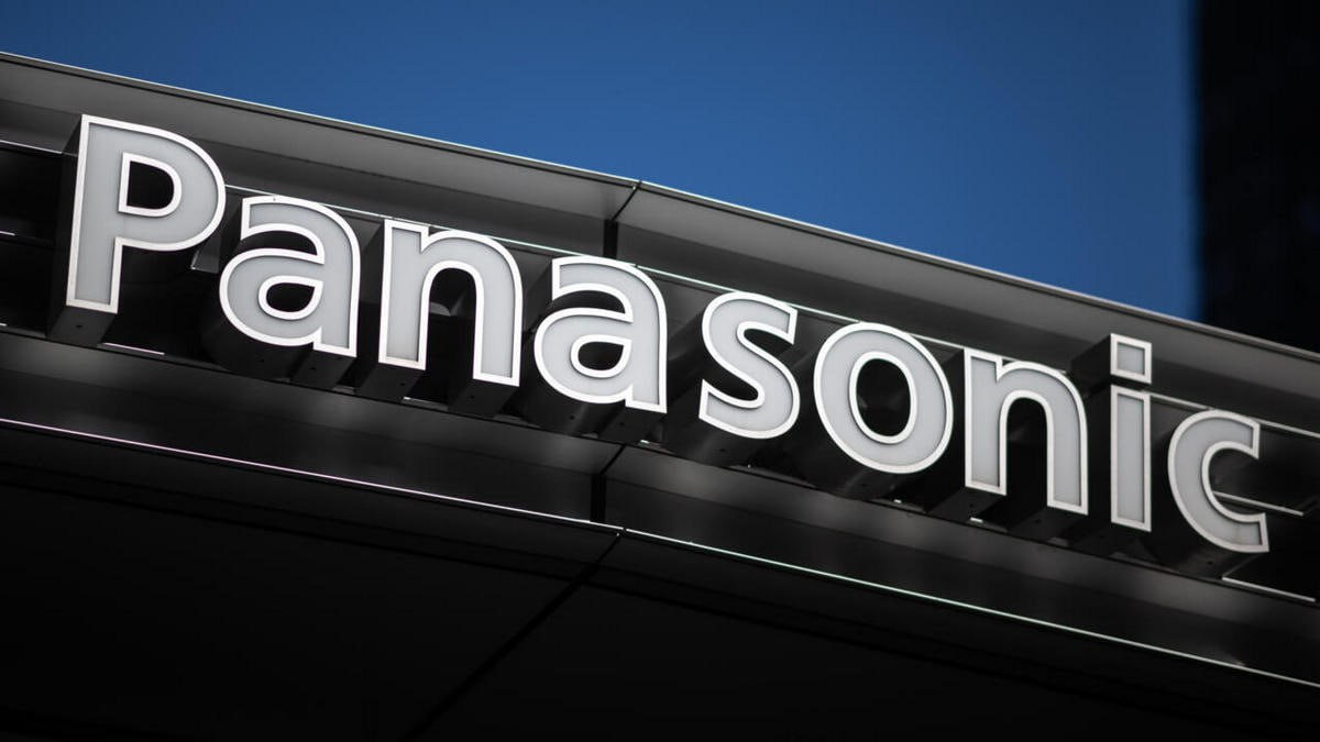 Panasonic увольняет 10 тысяч сотрудников — более 4% штата  Японская Panasonic планирует сократить 10 тыс. сотрудников или свыше 4% персонала, пишет Bloomberg.   Таким образом компания стремится ликвидировать неэффективные операции и повысить прибыльность.  1   DevHub