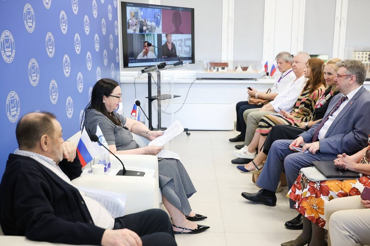 Арктика — новая точка притяжения медицинского туризма: в Москве обсудили перспективы оздоровительных технологий Севера Москва, 18 июля 2025 года — В Проектном офисе развития Арктики ПОРА состоялась научно-практическая конференция, посвящённая развитию арктической медицины, медицинского туризма и внедрению инновационных технологий для здоровья в условиях Крайнего Севера. Мероприятие объединило ведущих экспертов в области медицины, представителей научного сообщества, государственных структур и бизнеса. Участники обсудили потенциал Арктики как уникальной территории для восстановления здоровья, внедрение современных медицинских практик и создание инфраструктуры для медицинского туризма. Ключевые темы конференции: - Развитие санаторно-курортного комплекса в Арктической зоне; - Адаптация оздоровительных методик к условиям Севера; - Перспективы медицинского туризма в регионе; - Государственно-частное партнёрство в сфере арктического здравоохранения. Модераторами выступили: - Александр Воротников, координатор Экспертного совета ПОРА, доцент ИОН РАНХиГС; - Алла Медведева, ректор АНО ВО «Международный институт здоровья», председатель Международного консорциума по развитию инновационных, образовательных и здоровьесберегающих технологий. Конференция стала площадкой для диалога между наукой, бизнесом и властью, направленного на формирование стратегии развития арктической медицины и медицинского туризма. Подробнее о мероприятии: О ПОРА: Проектный офис развития Арктики ПОРА — экспертная площадка, созданная для поддержки устойчивого развития Арктического региона. Основные направления работы: экология, наука, социальные и экономические проекты. НацпроектТуризм