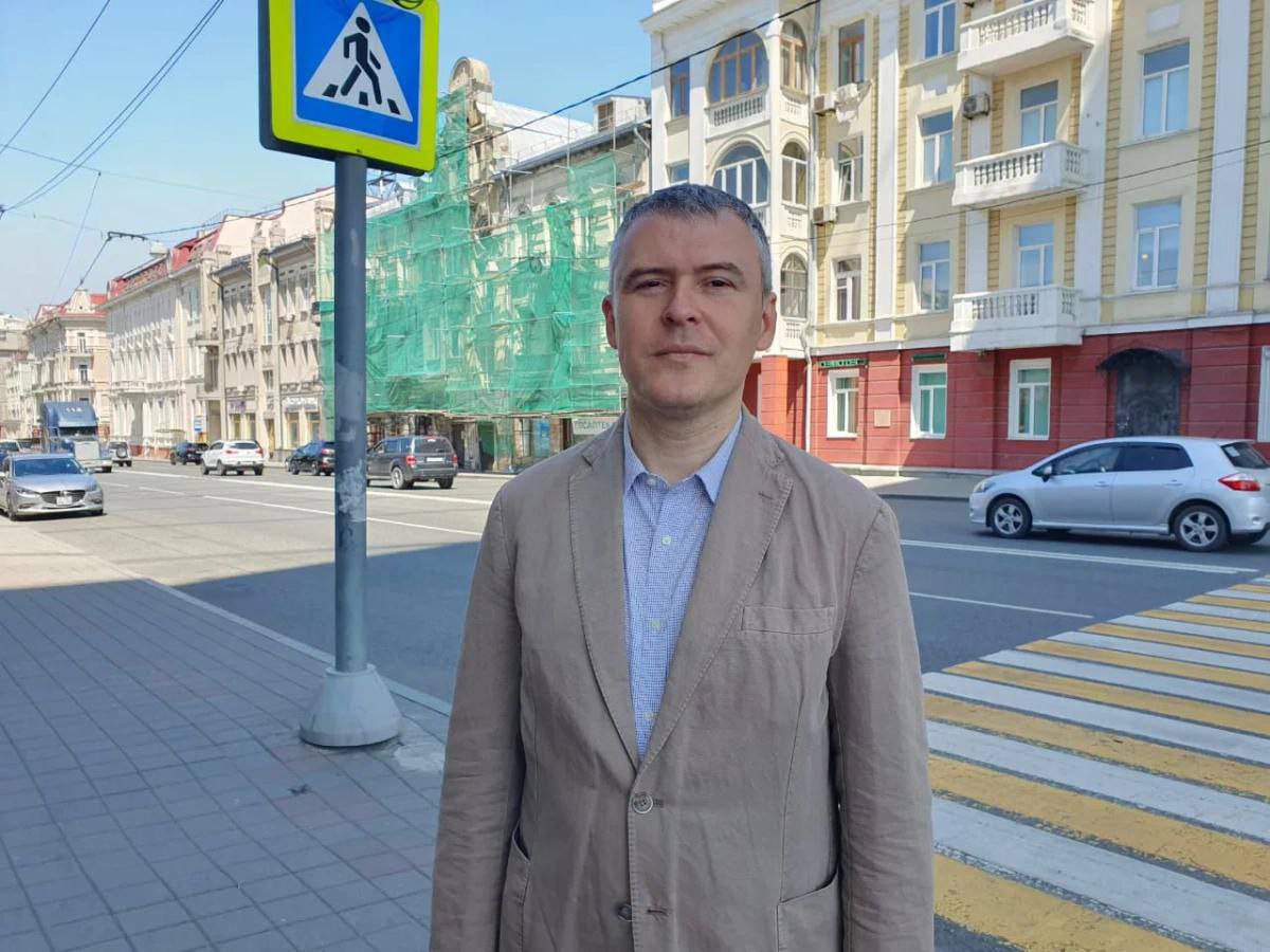 Во Владивостоке восстановят 18 исторических домов — фасадам вернут лицо города В 2025 году в центре Владивостока приведут в порядок 18 домов — объектов культурного наследия. Работы проходят в рамках мастер-плана развития города, рассчитанного до 2030 года. Как рассказал РБК Приморье начальник управления содержания жилищного фонда мэрии Григорий Пейхвассер, реставрацией занимаются лицензированные подрядчики, а за качеством следят специалисты и эксперты. Главное — сохранить исторический облик зданий, при этом сделать их комфортными для жизни. .»..... ПОДПИСАТЬСЯ. ДПС ВЛАДИВОСТОКА .»..... ПОДПИСАТЬСЯ. ДПС ВЛАДИВОСТОКА