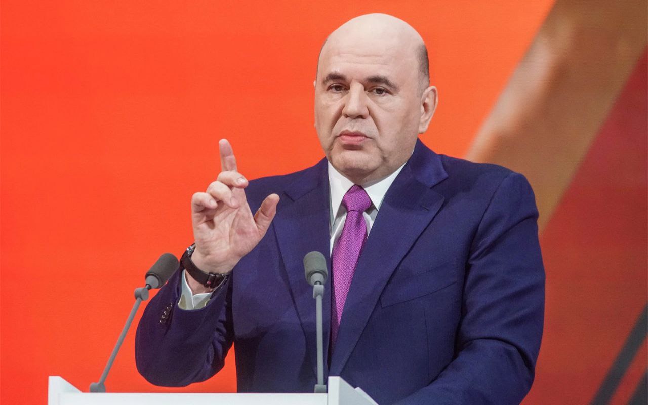 Мишустин призвал выпускать машины на альтернативном топливе Председатель правительства России Михаил Мишустин также призвал продолжать формировать вокруг автомобильной сферы современную экосистему, повышать уровень сервисного обслуживания, строить комфортные заправочные и зарядные комплексы. По итогам 2024 года российские автопроизводители выпустили 830 тыс. машин — на треть больше, чем годом ранее. Речь идет не только о легковых машинах, но и о коммерческом транспорте, автобусах, грузовиках.