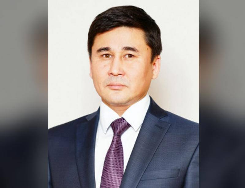 Бастрыкин проверит директора школы после жалоб родителей Коллективное обращение к главе СК России в соцсетях опубликовали родители школы #43. Они утверждают, что директор оскорбляет учеников и учителей, а также распускает руки по отношению к персоналу школы. Комитет по образованию Улан-Удэ уже начал проверку. Теперь к ней подключится и следственный комитет. Как удалось выяснить , речь идет о Николае Кычакове. В 2010 году был награжден почетной грамотой Министерства образования и науки РФ. В 2014 году он стал почетным работником воспитания и просвещения РФ. Кычаков в 2018 году баллотировался в депутаты Народного Хурала РБ, в том же году получил почетный знак Улан-Удэ за заслуги перед городом. В 2021 году стал заслуженным работником образования Бурятии.