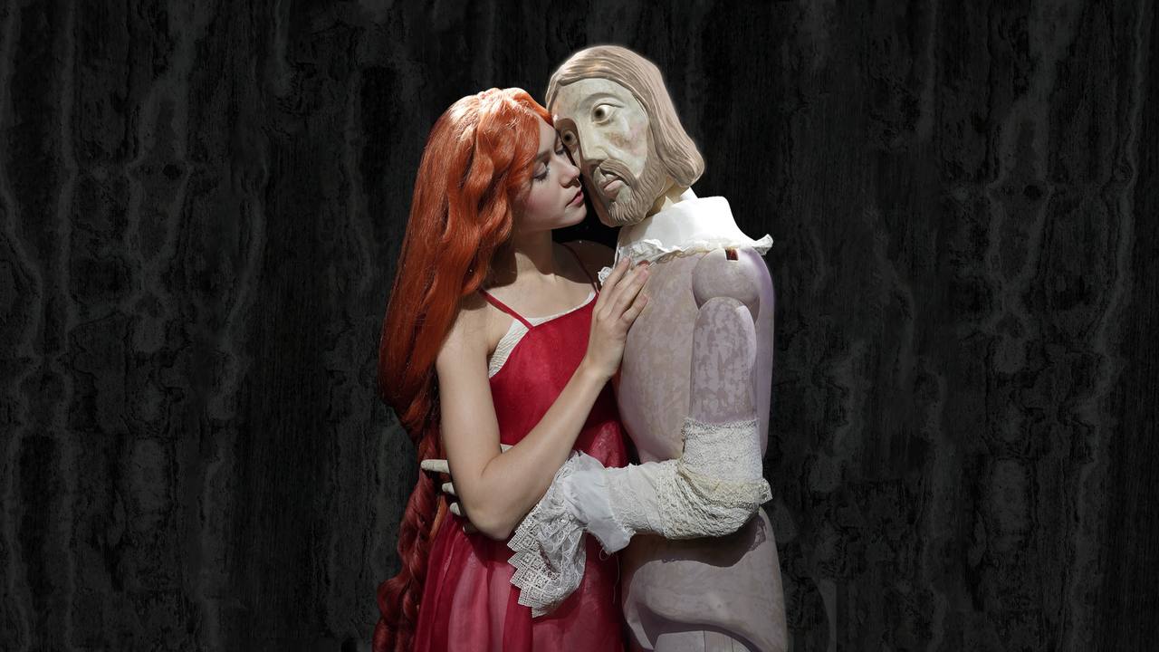 Егор Дружинин создаёт в Театре Образцова мистерию для кукол и людей 9 и 10 ноября в московском Театре кукол имени Образцова пройдёт премьера спектакля Егора Дружинина Картины из жизни доктора Фауста 12 Пространство спектакля метафорично говорится в пресс релизе Это пустой лишённый мебели бокс с тремя порталами в потолке в стене и в полу Стены и потолок сложены из старых выбеленных досок жемчужного цвета по текстуре напоминающее дерево или выбеленные кости Образ легко считывается всё внимание зрителя приковано к действию в этой коробке Как в театре с куклами Или как в метафизике взгляды высших и инфернальных сил прикованы к тому что делают люди в своей жизни которая по сути коробочка для наблюдения Подробности по ссылке Мы ВКонтакте