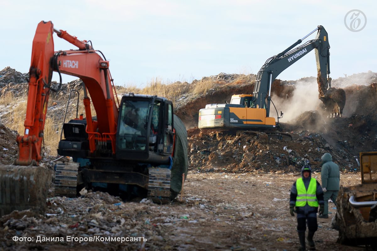 Старые мусорные полигоны которые должны быть закрыты до конца 2025 года продолжат действовать такой законопроект принят Госдумой 19 ноября в первом чтении Обсуждение оказалось бурным Депутаты согласились с тем что проблема требует принятия срочных мер иначе регионы будут загнаны в тупик Сложившуюся ситуацию они расценили как провал мусорной реформы Ликвидацию временных свалок предложено отложить до 2029 года однако правительство в своем отзыве хотело бы ограничить перенос срока 2028 годом что видимо и будет утверждено при втором чтении В Минприроды Ъ подтвердили что работа ко второму чтению документа уже ведется Подписывайтесь на Ъ Оставляйте бусты
