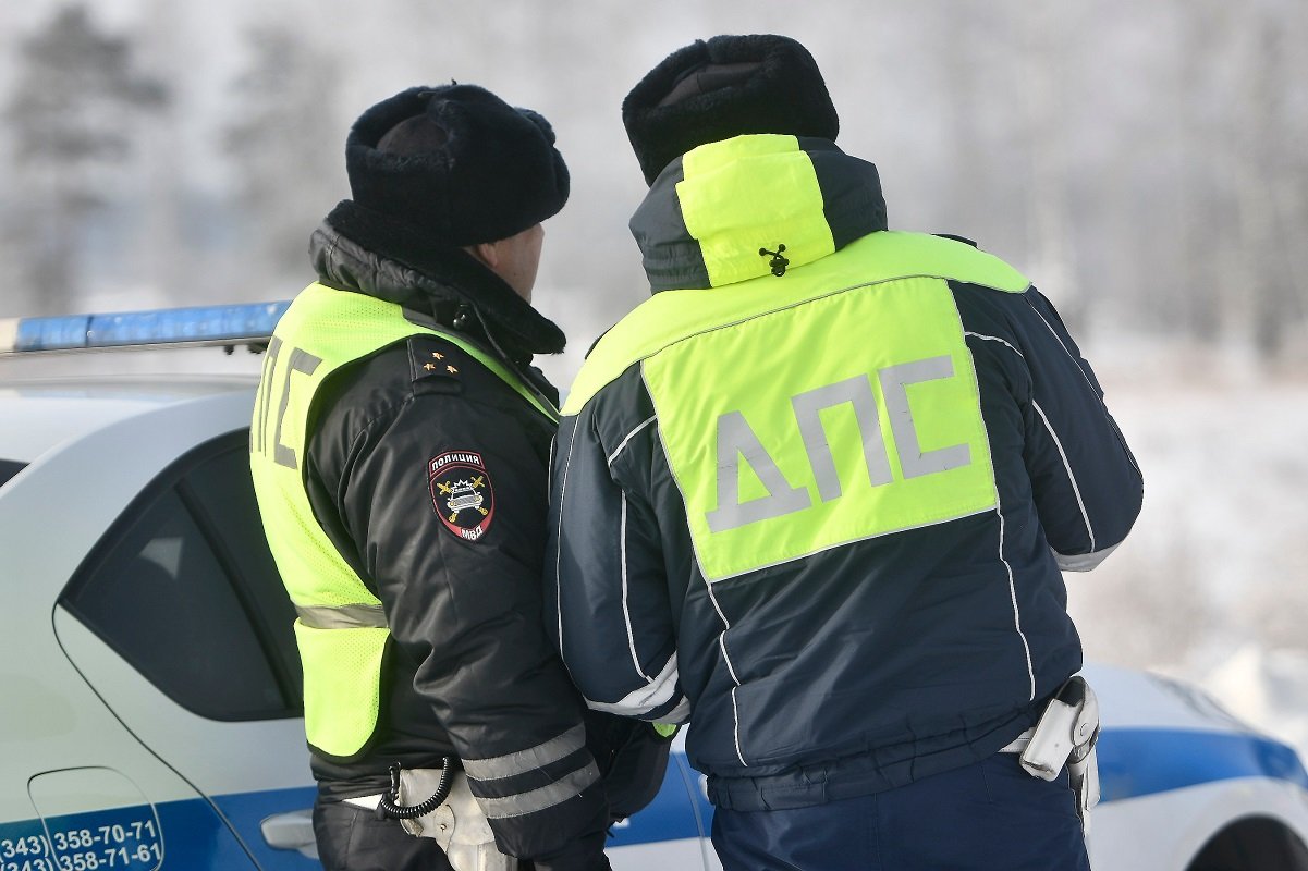 В Челябинске ГАИ закроется на 9 дней В новогодние праздники регистрационные подразделения ГАИ будут работать только 3 9 и 10 января Все остальные дни 31 декабря 1 2 4 8 и 11 января офисы будут закрыты Исключение 2 е отделение МРЭО на Университетской Набережной 125 оно будет работать по графику МФЦ точное время уточняется   В ГАИ посоветовали автовладельцам заранее проверить наличие всех документов