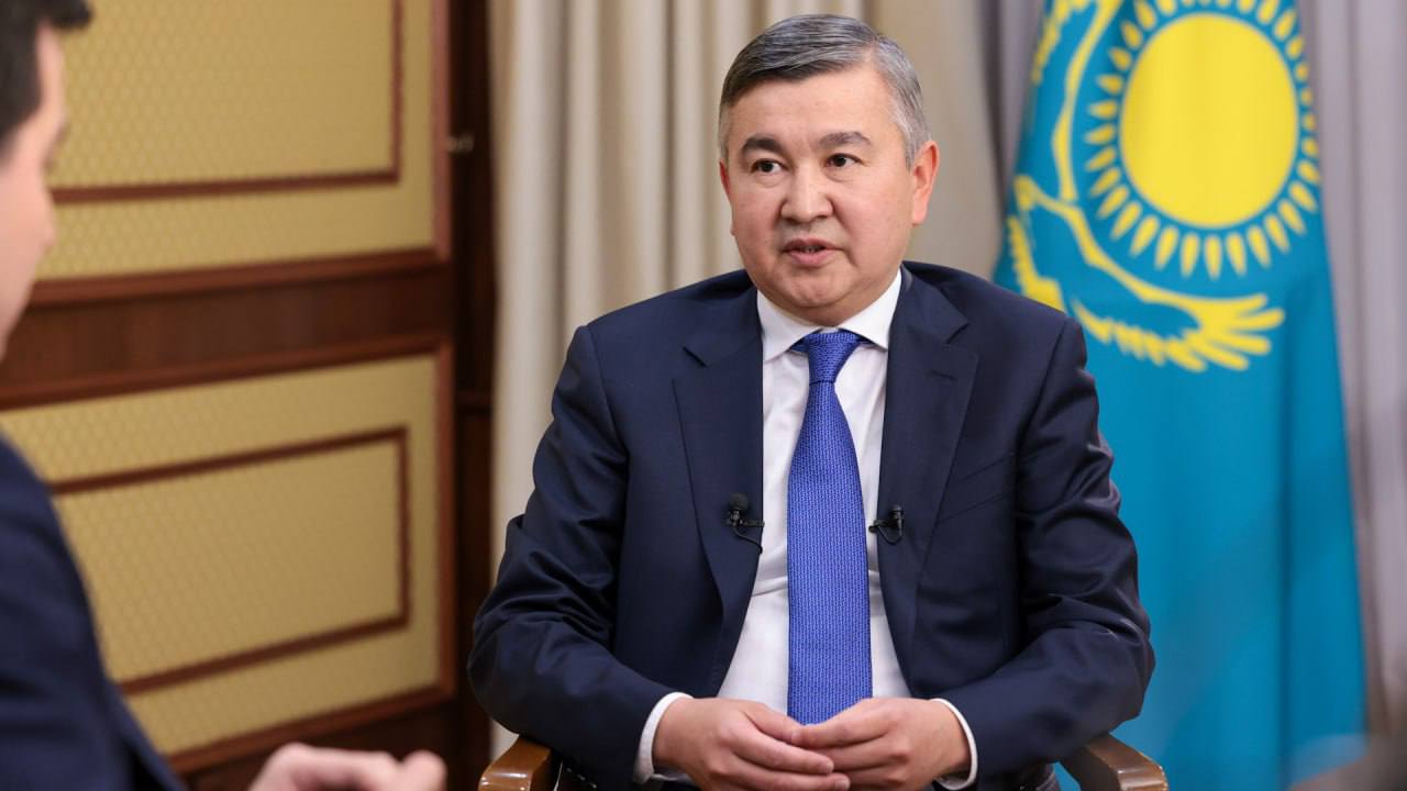 Распоряжением Главы государства Байбазаров Нурлан Серикович назначен заведующим Отделом инвестиций и торговли Администрации Президента Республики Казахстан Байбазаров родился в 1975 году Окончил Казахскую государственную академию управления по специальности экономист Начинал трудовой путь в Министерстве финансов С февраля по декабрь 2024 года был заместителем премьер министра министром национальной экономики Подпишись на prokadrykz
