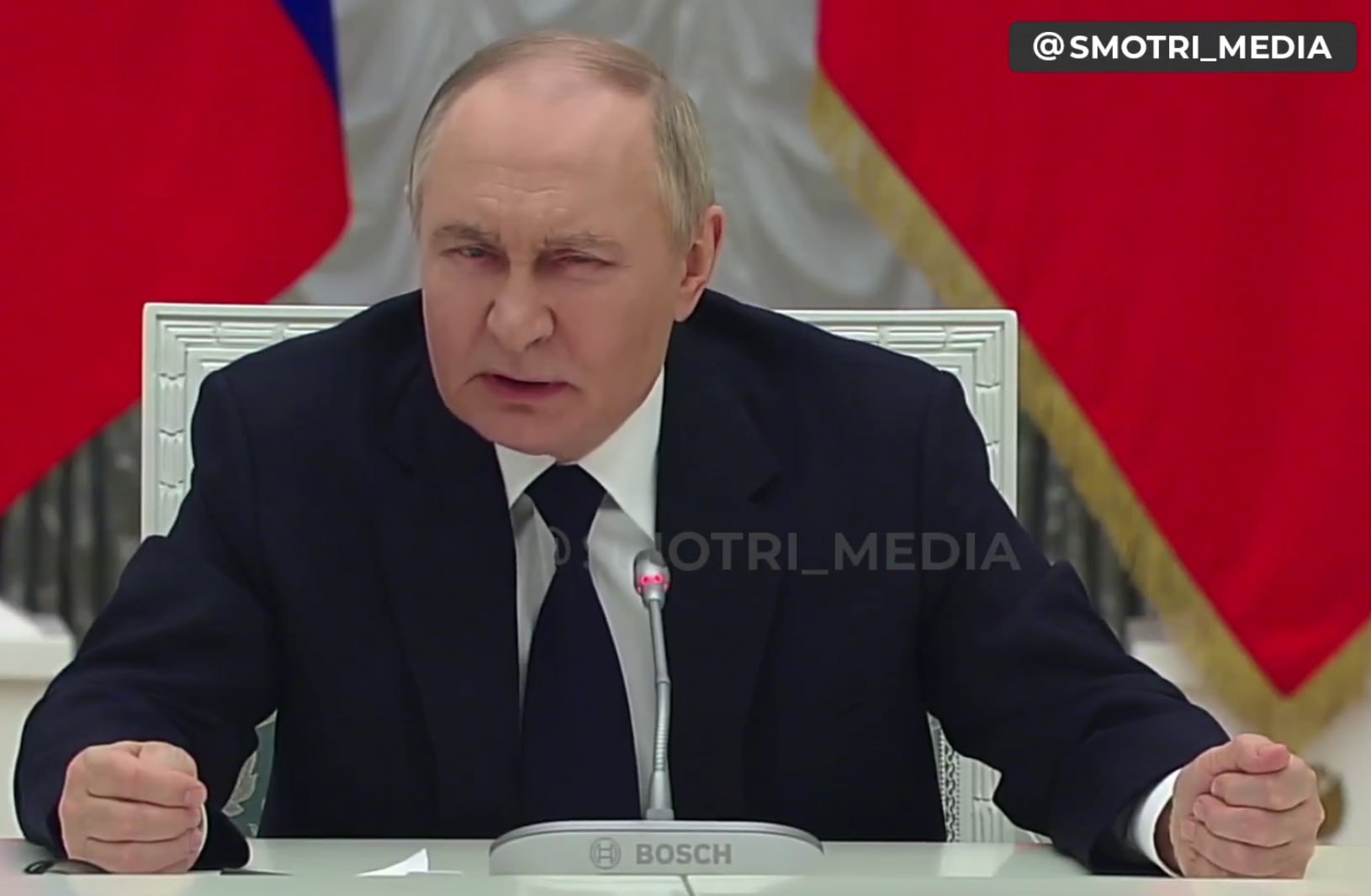 Чмоль призвала россиян отказаться от западных брендов и перейти на отечественные товары и программное обеспечение — при этом говорило оно в немецкий микрофон Bosch, снимали его на японскую камеру Sony, одет он был в итальянский костюм Brioni, на руке у него были швейцарские часы Patek Philippe и так далее и тому подобное. Но россияне должны отказаться от западных брендов!