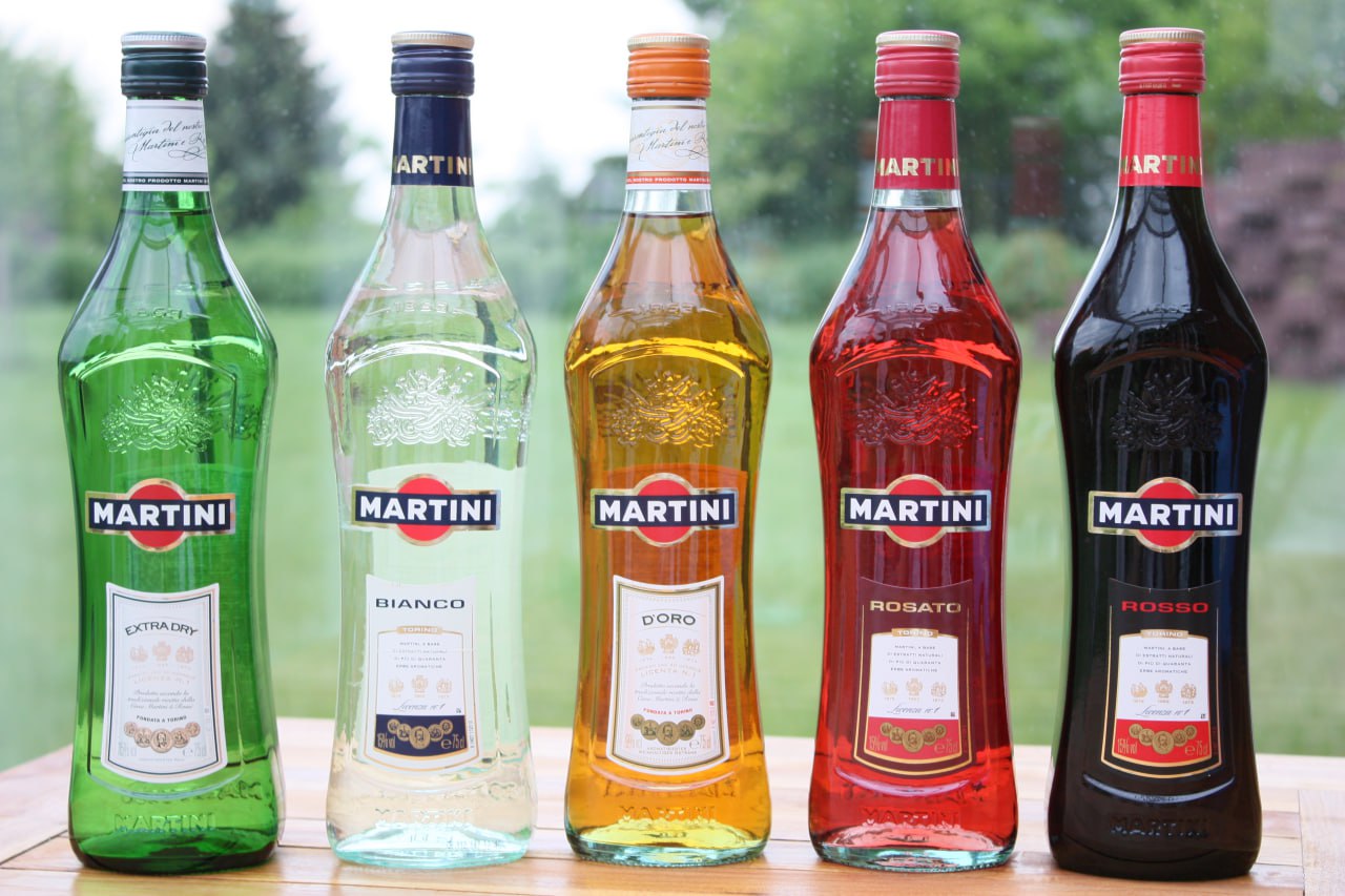 В России начнут производить вермут Martini Завод появится в Дагестане Это станет вторым крупным предприятием бренда за пределами Италии с момента появления напитка в 1863 году Контракт был подписан со структурами Bacardi Компания Алвиса уже завершает строительство нового производственного комплекса на винодельне Сhateau Alvisa в Дербенте и с весны 2026 года запустит производство полного цикла вермутов Martini Bianco и Martini Fiero retailrus