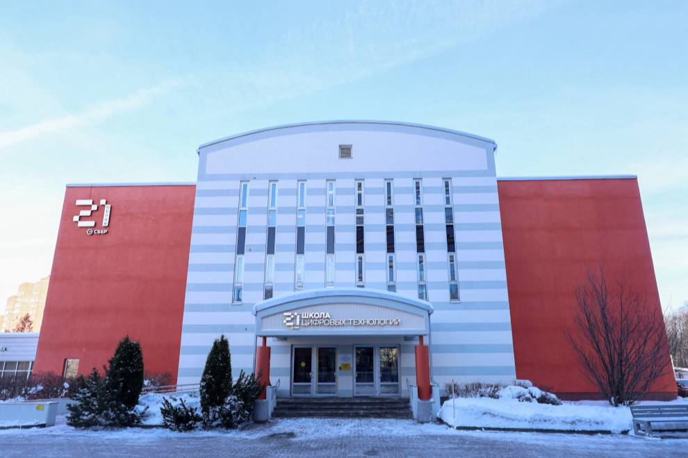 Александр Беглов В кампусе Школы 21 на базе Центра Алмазова будут готовить уникальных специалистов в сфере медицины и цифровых технологий Сегодня 13 февраля в Петербурге состоялось открытие кампуса Школы 21 на базе Национального медицинского исследовательского центра имени В А Алмазова В торжественной церемонии приняли участие губернатор Александр Беглов президент председатель правления ПАО Сбербанк России Герман Греф и генеральный директор ФГБУ Национальный медицинский исследовательский центр имени В А Алмазова Минздрава России академик РАН Почётный гражданин Санкт Петербурга Евгений Шляхто В новом учебном пространстве будут готовить специалистов способных эффективно работать в здравоохранении при максимально высоком уровне цифровизации отрасли Подробнее на Официальном сайте Администрации Санкт Петербурга