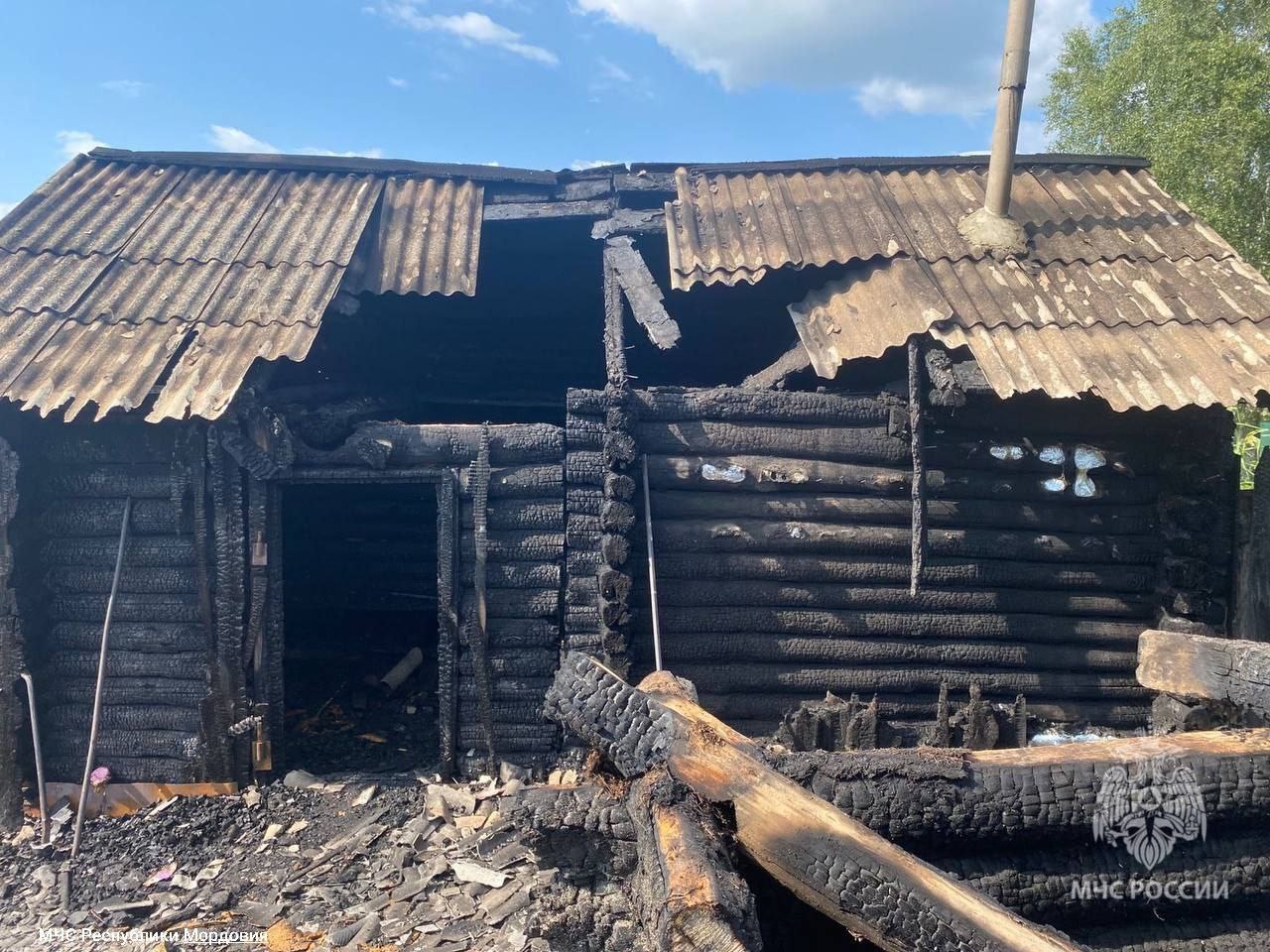 Возгорание произошло в селе Сабаево Там, по сообщению МЧС Республики Мордовия, на Московской загорелась баня. Затем огонь перешел на другие постройки. Сотрудники пожарно-спасательной службы ликвидировали пожар. К счастью, обошлось без пострадавших. #происшествия