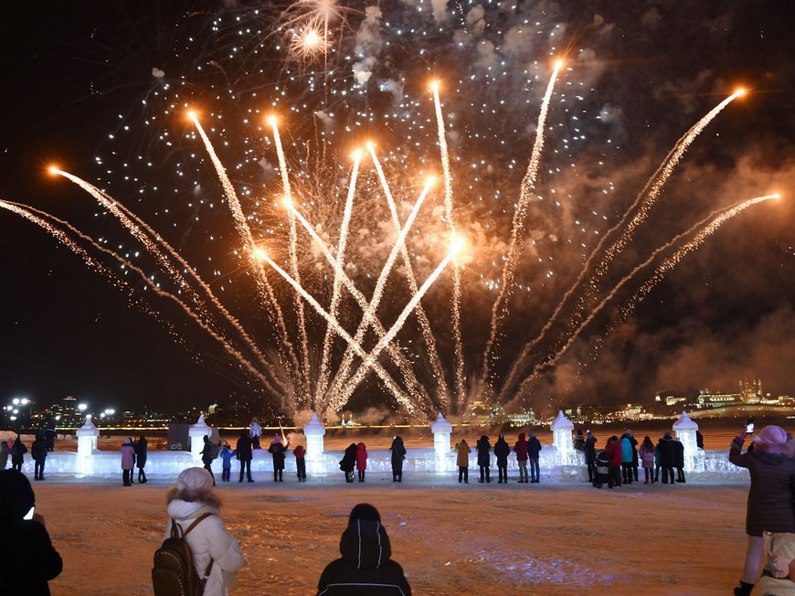 В новогоднюю ночь казанцам городского салюта ждать не стоит Для желающих встретить Новый год с фейерверком подготовили четыре площадки откуда можно будет запустить пиротехнику в Советском районе между улицами Жиганова и Полушкина в Вахитовском и Приволжском районах на Нижне Заречной дамбе в Мирном в Березовой роще в Кировском и Московском районах на Майдане на улице Гаврилова Вечерка в MAX в Telegram