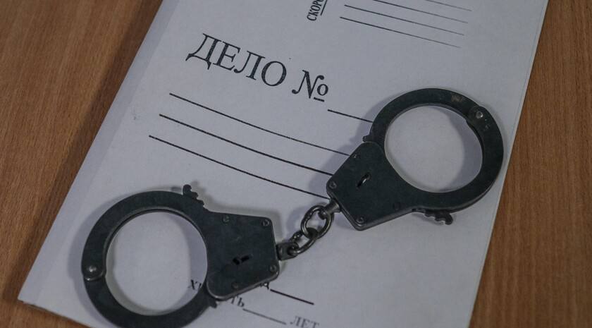 В Бердянске нашли тело семилетней девочки, возбуждено уголовное дело В Бердянске возбуждено уголовное дело по факту убийства семилетней девочки. Об этом сообщили в следственном управлении Следственного комитета России по Запорожской области. Отмечается, что тело девочки с внешними признаками насильственной смерти обнаружено 17 мая в районе лесополосы завода Азовкабель. «По предварительным данным 16 мая 2025 года около 17:00 девочка вышла гулять во двор дома № 154 по улице Кабельщиков в городе Бердянске вместе с другими детьми», — говорится в сообщении. Ход расследования уголовного дела находится на контроле руководства следственного управления. Читать полностью , VK и ОК и читайте новости на нашем сайте