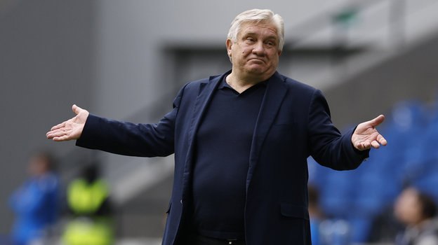 Сергей Ташуев назначен главным тренером ФК Енисей Контракт с 66 летним специалистом подписали на полтора года сообщили в клубе Сергей Ташуев ранее возглавлял Краснодар Ахмат Кубань Анжи и Факел Напомним что перед началом сезона министр спорта Денис Петровский поставил клубу задачу в течение трех лет выйти в Премьер лигу а также сохранить интерес к матчам у болельщиков Это Борус Люди