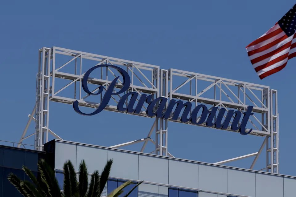 Paramount Skydance Corp в среду начала запланированное сокращение штата в рамках которого будут уволены 1000 сотрудников Это делается для того чтобы сократить расходы на 2 миллиарда долларов после августовского слияния с Skydance Media Ожидается что позже будут уволены и другие сотрудники PSKY jkinvest news jkinvest