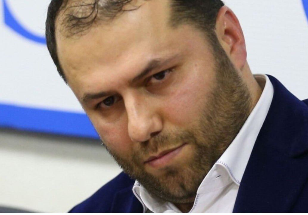 Владелец телеграм канала Утро Дагестан Абакар Абакаров находящийся в международном розыске в том числе по обвинению в организации массовых беспорядков в аэропорту Уйташ обнаружен мёртвым Об этом со ссылкой на турецкие СМИ сообщают в социальных сетях Его друзья и близкие предполагают что он был убит Официальных данных об этом от имени официальных структур Турции где он поживал в последнее время или силовых структур России нет Подписаться на Черновик 2 0 Обратная связь chernovik 1 bot