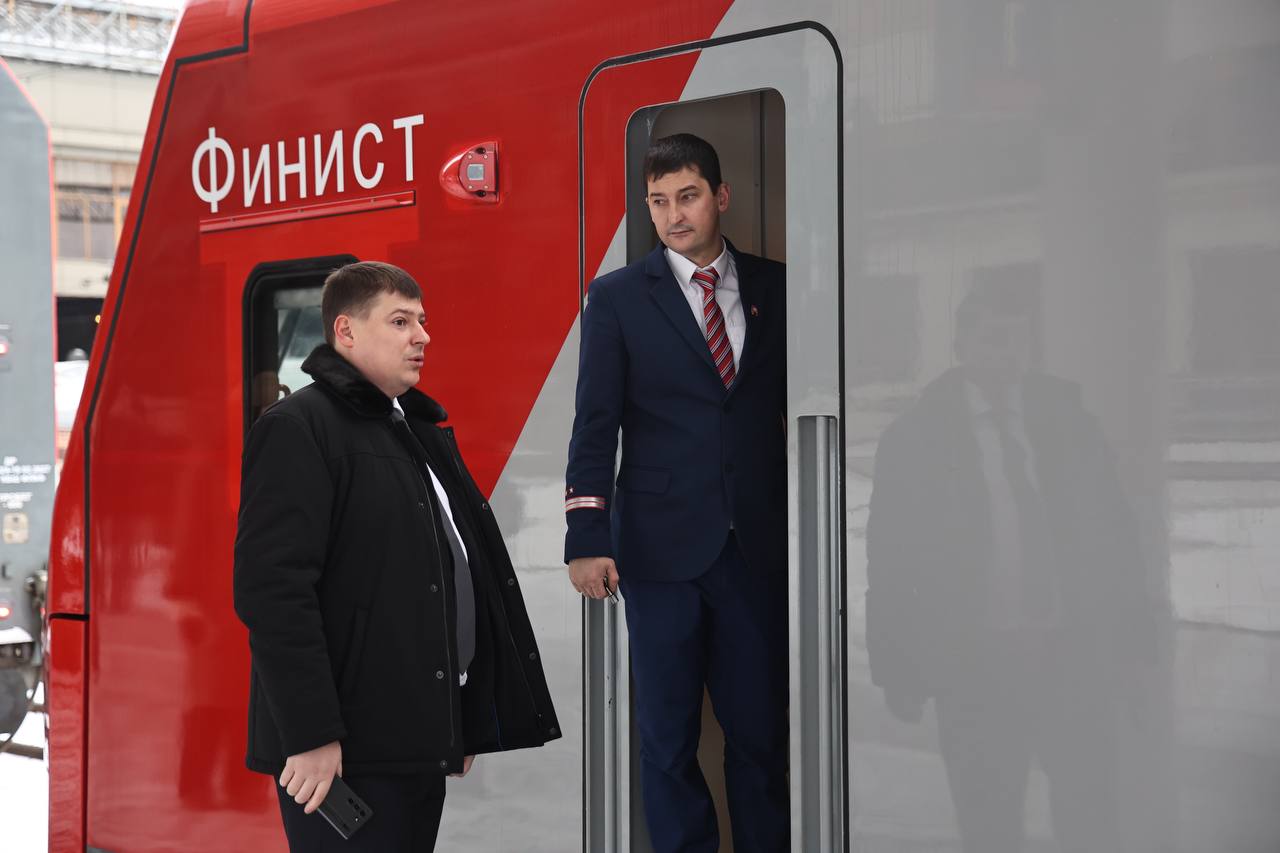 ЦИФРА ДНЯ Четверть миллиона пассажиров перевезли электропоезда Финист между Челябинском и Екатеринбургом за год работы С 28 декабря по 8 января пассажирами электрички стали более 10 тысяч человек yuzd pr eoblast